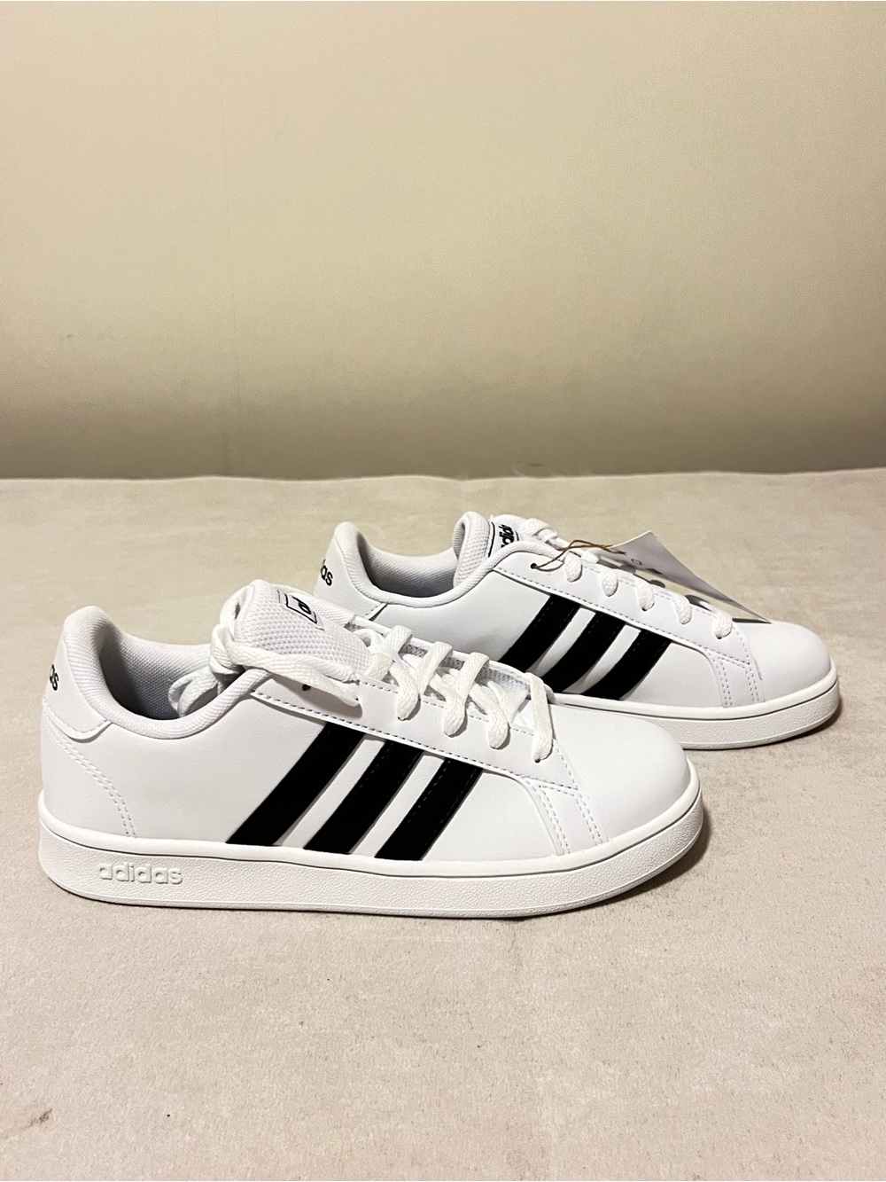 Adidas Grand Court K classic sneakers Size 3 white and black colorway. NEW - Picture 2 of 12